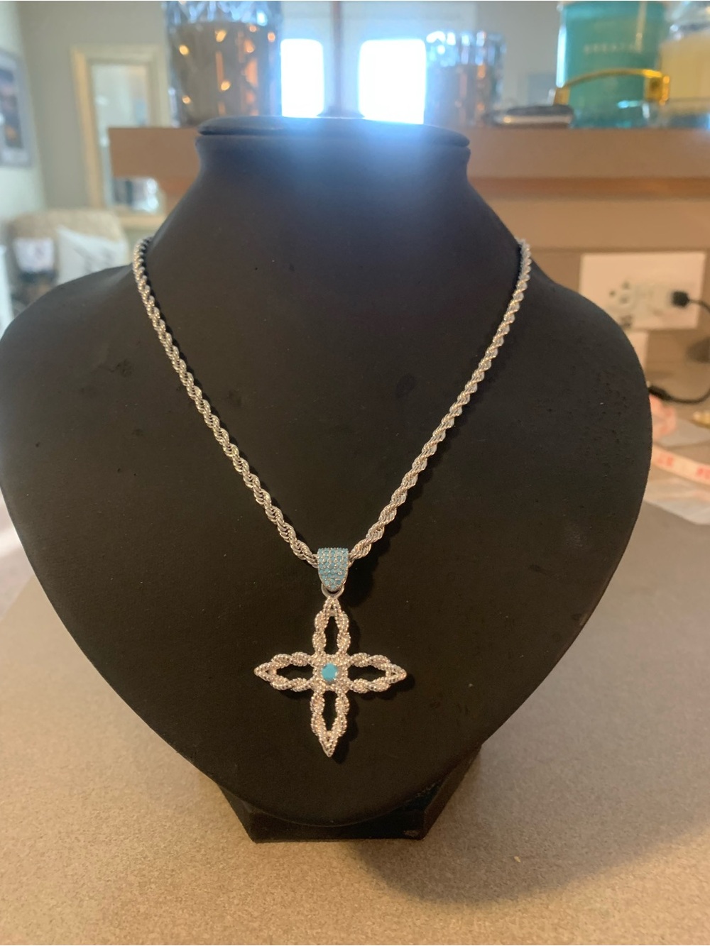 Silver-Tone Rope Chain Necklace with Turquoise-Accent Cross Pendant 27 cm
